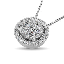 14K White Gold 1/3 Ct.Tw. Diamond Flower Pendant
